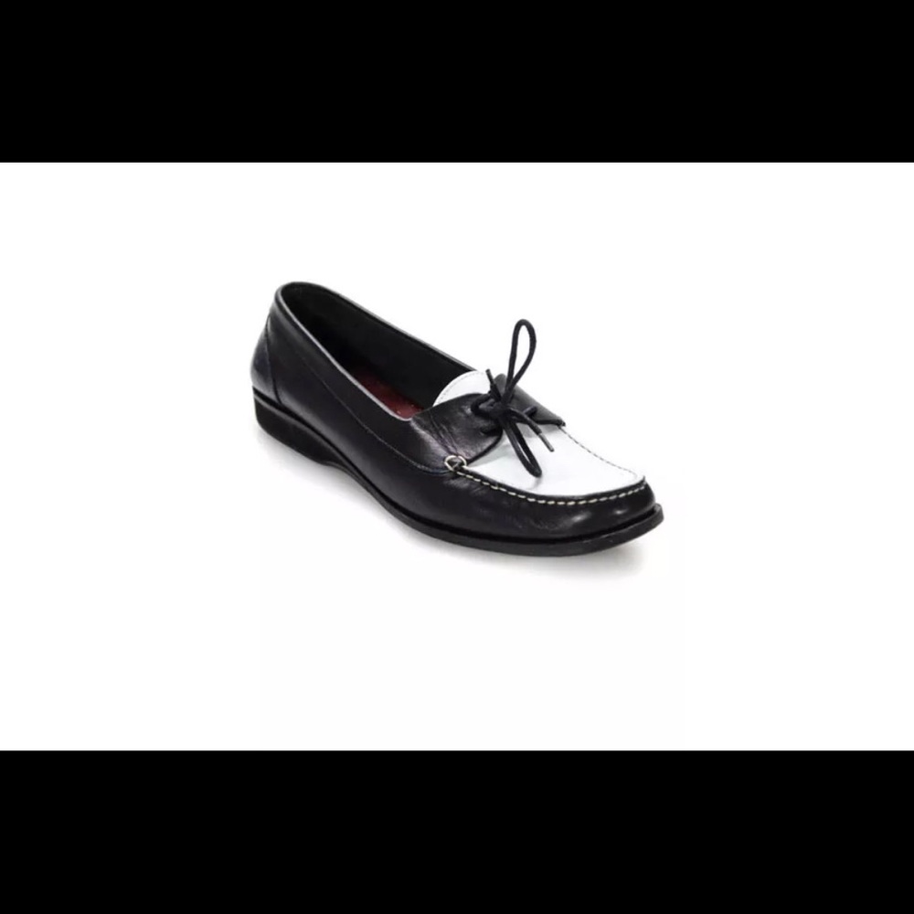 🦋SALVATORE FERRAGAMO🦋fits more like a 9 (Authentic ) never worn to narrow !!